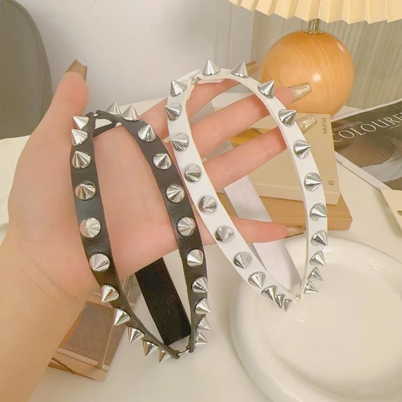 Double Row Cone Spike Leg Gart - Garter Belt Set 评论和价格
